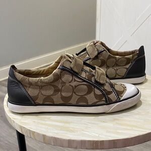 COACH BRITT Woman’s Tan and Black Signature Sneakers. Size 7 1/2. Velcro Snaps